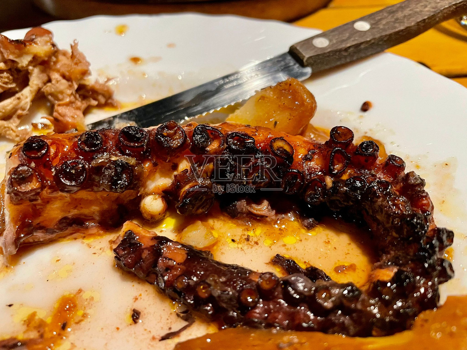 克罗地亚赫瓦尔岛的章鱼晚餐照片摄影图片