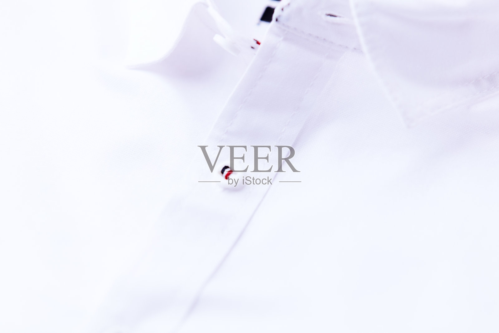 白色男士衬衫的特写。照片摄影图片