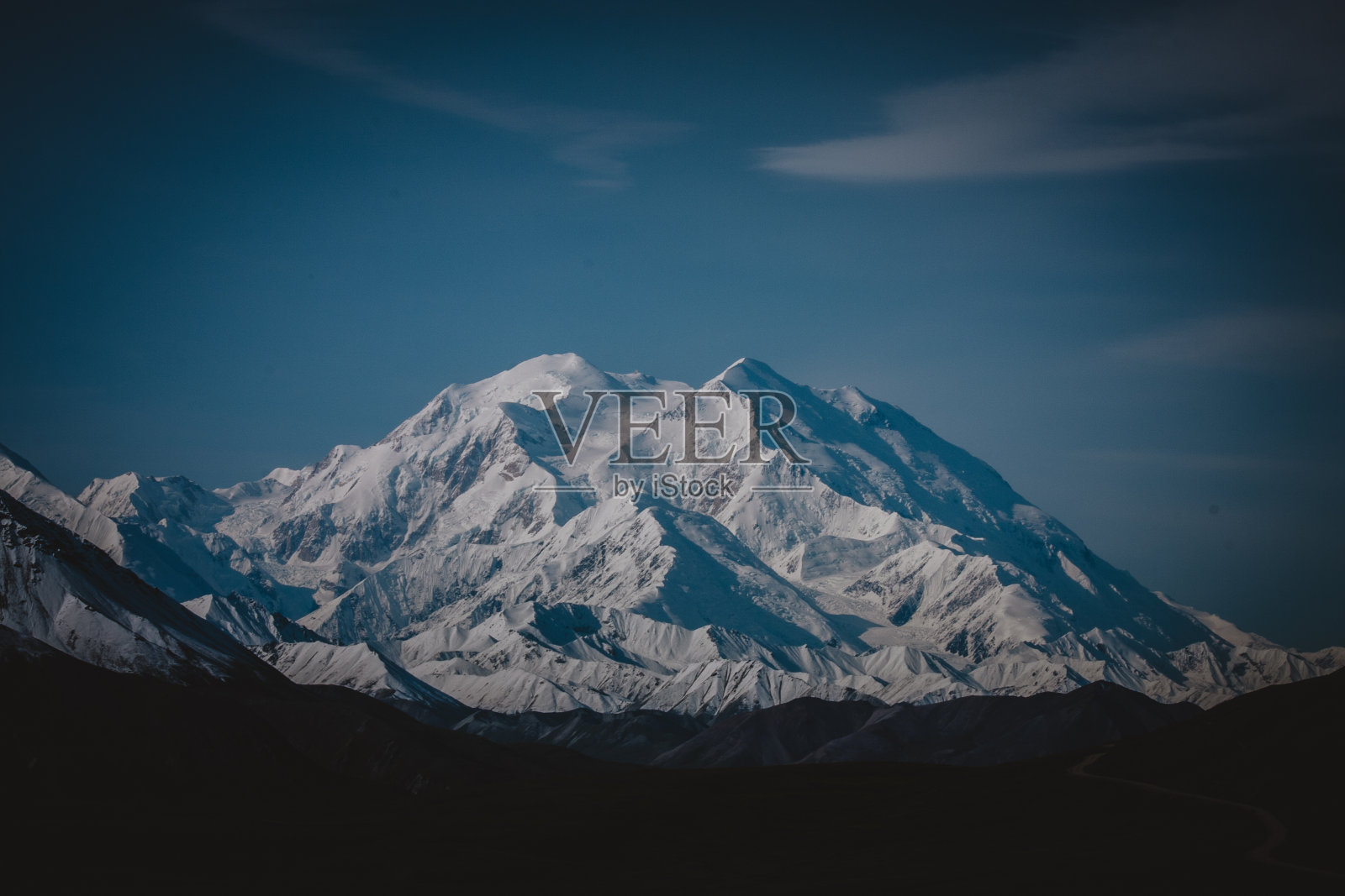雄伟的阿拉斯加雪山照片摄影图片