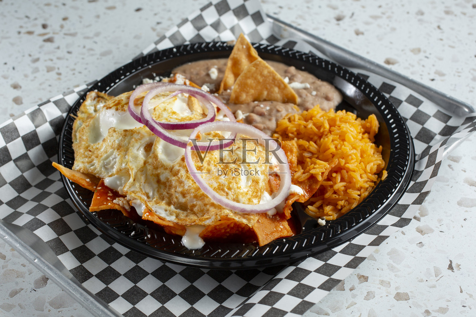 鸡肉和鸡蛋盘照片摄影图片