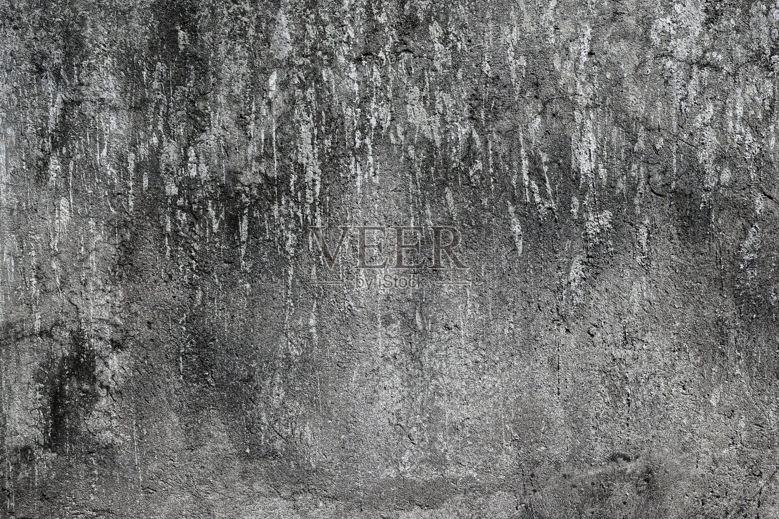 一堵灰色的墙，上面有很多裂缝和洞照片摄影图片