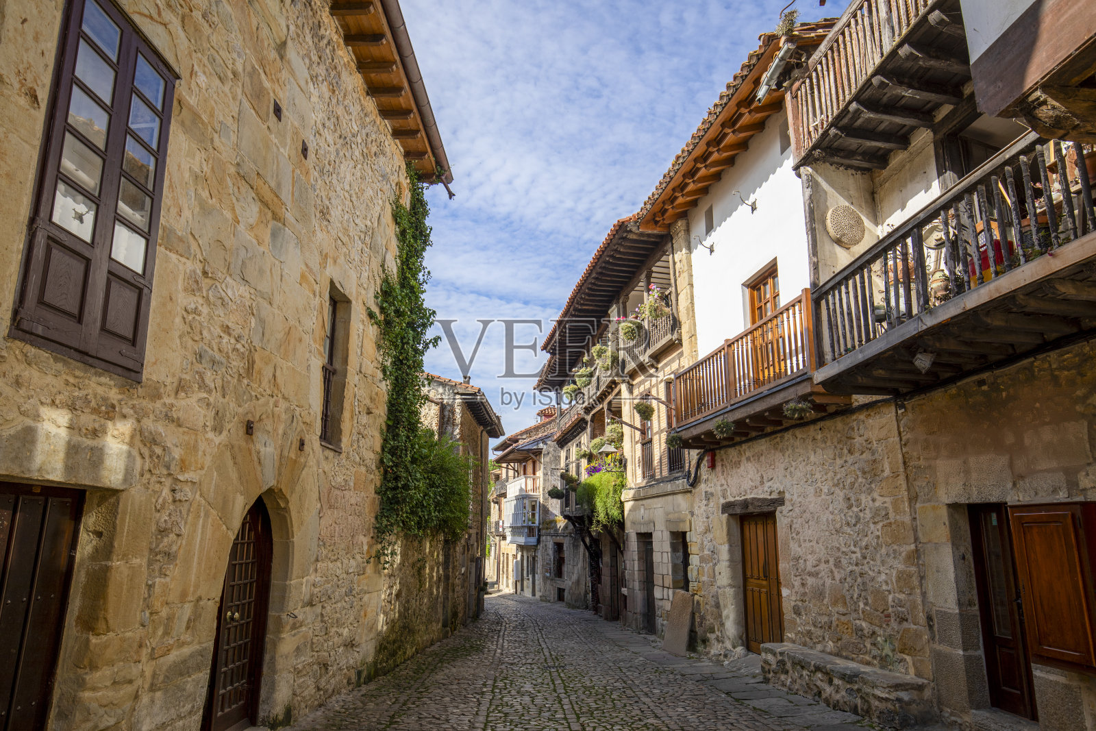 美丽的Calle Cantón，在桑蒂拉纳德尔马照片摄影图片