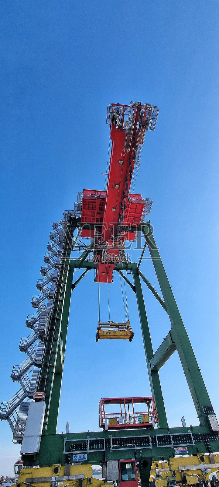 海港龙门起重机照片摄影图片