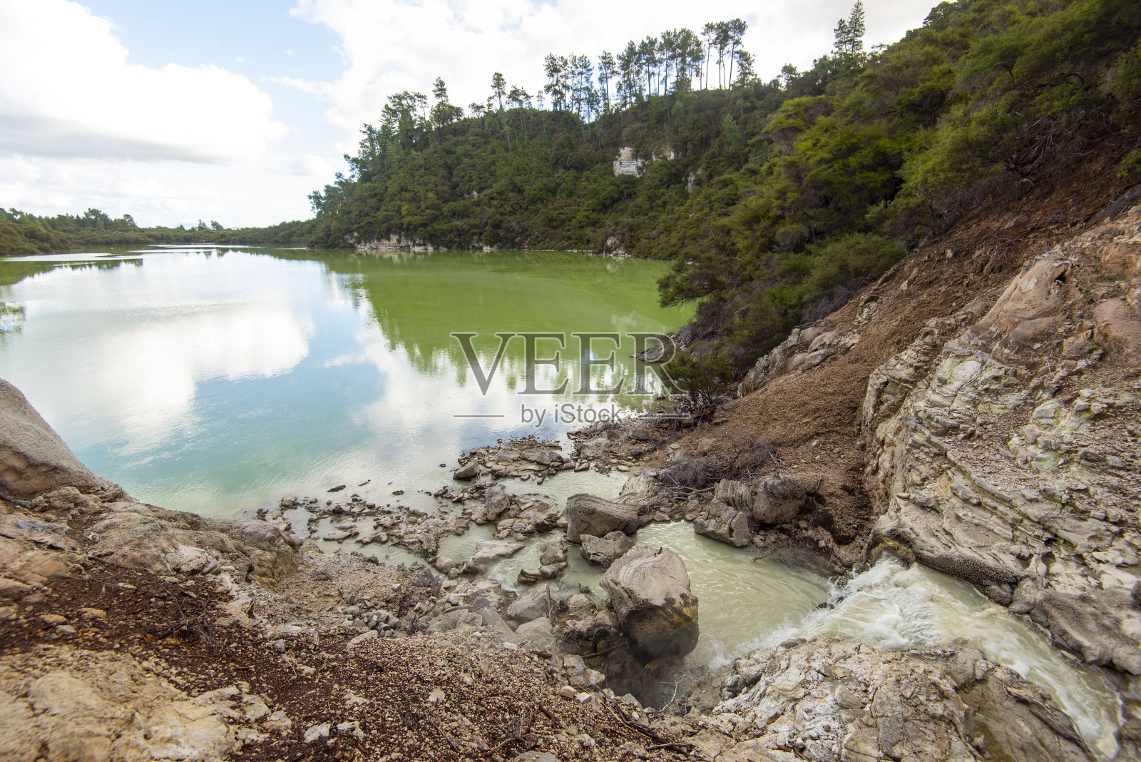 怀奥塔普的Ngakoro湖照片摄影图片