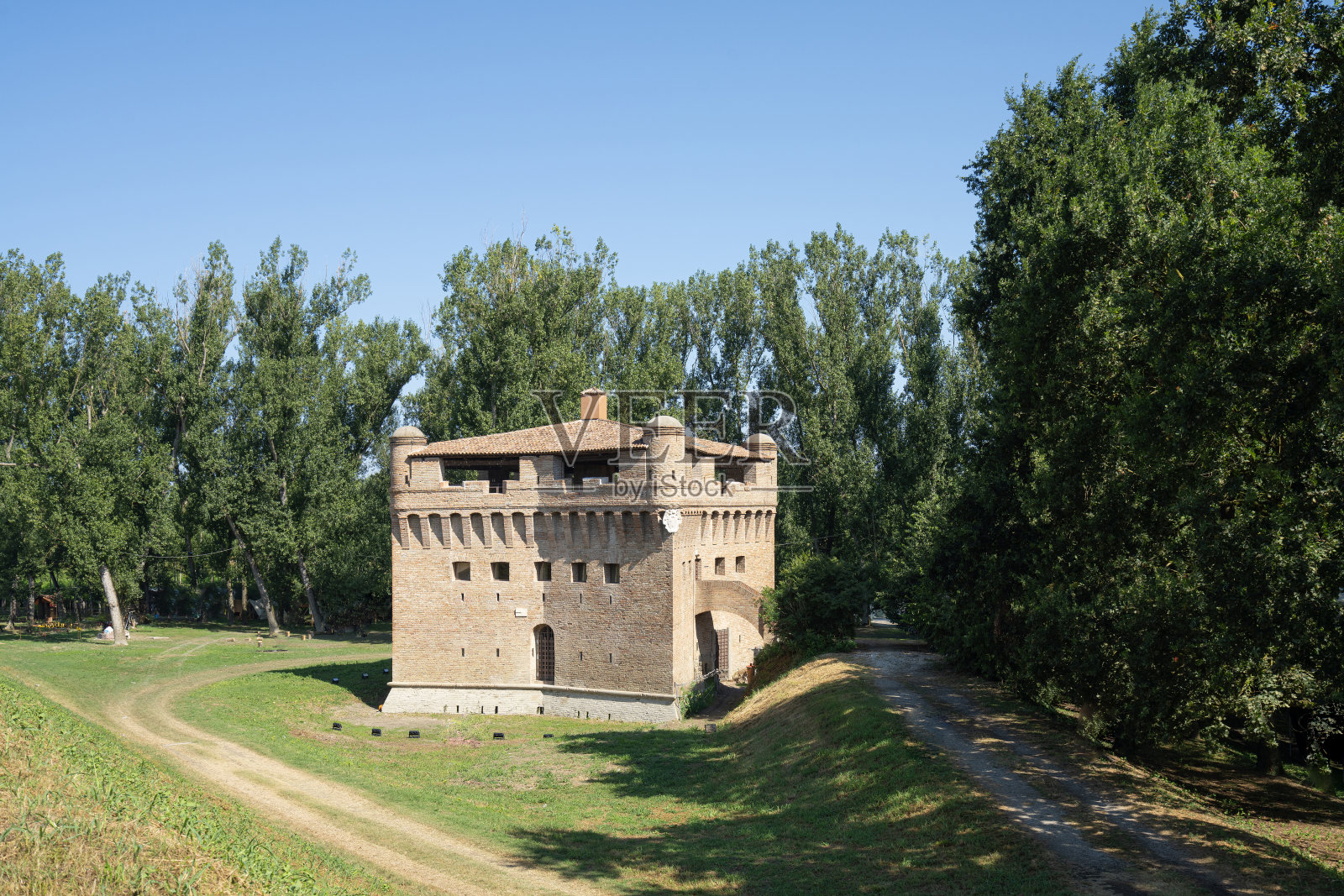 意大利斯特拉塔的罗卡·波森特照片摄影图片