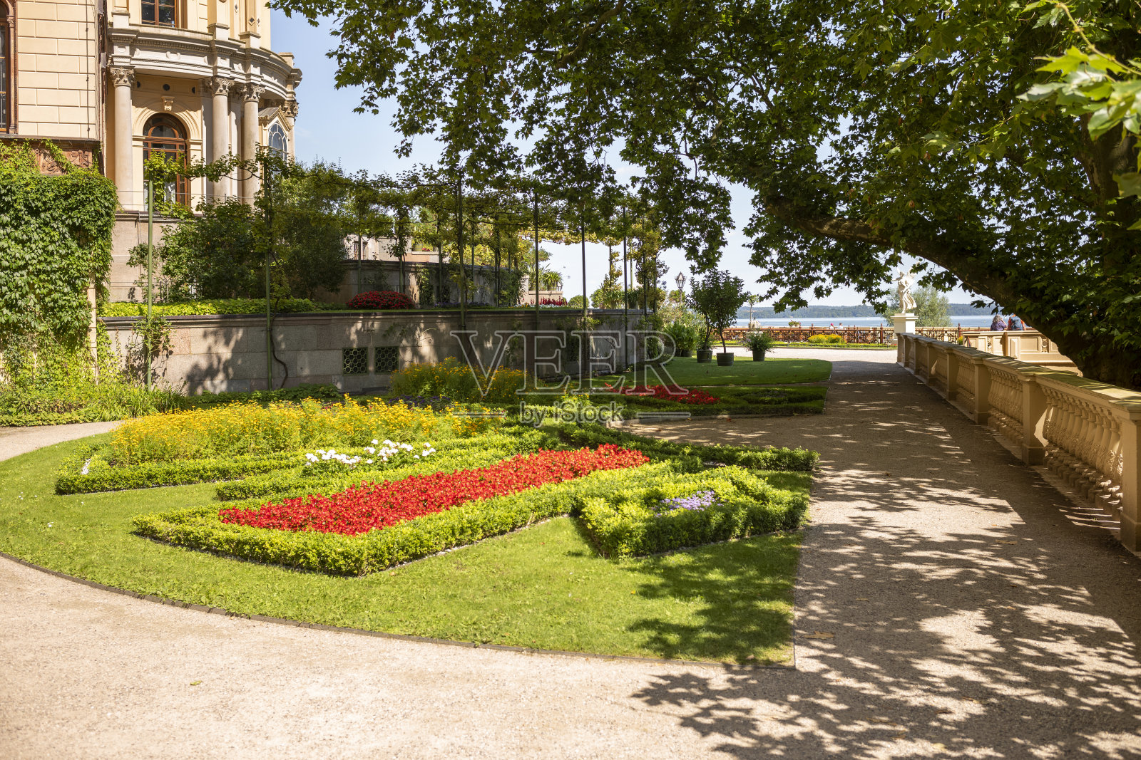 夏季白天的施未林城堡照片摄影图片
