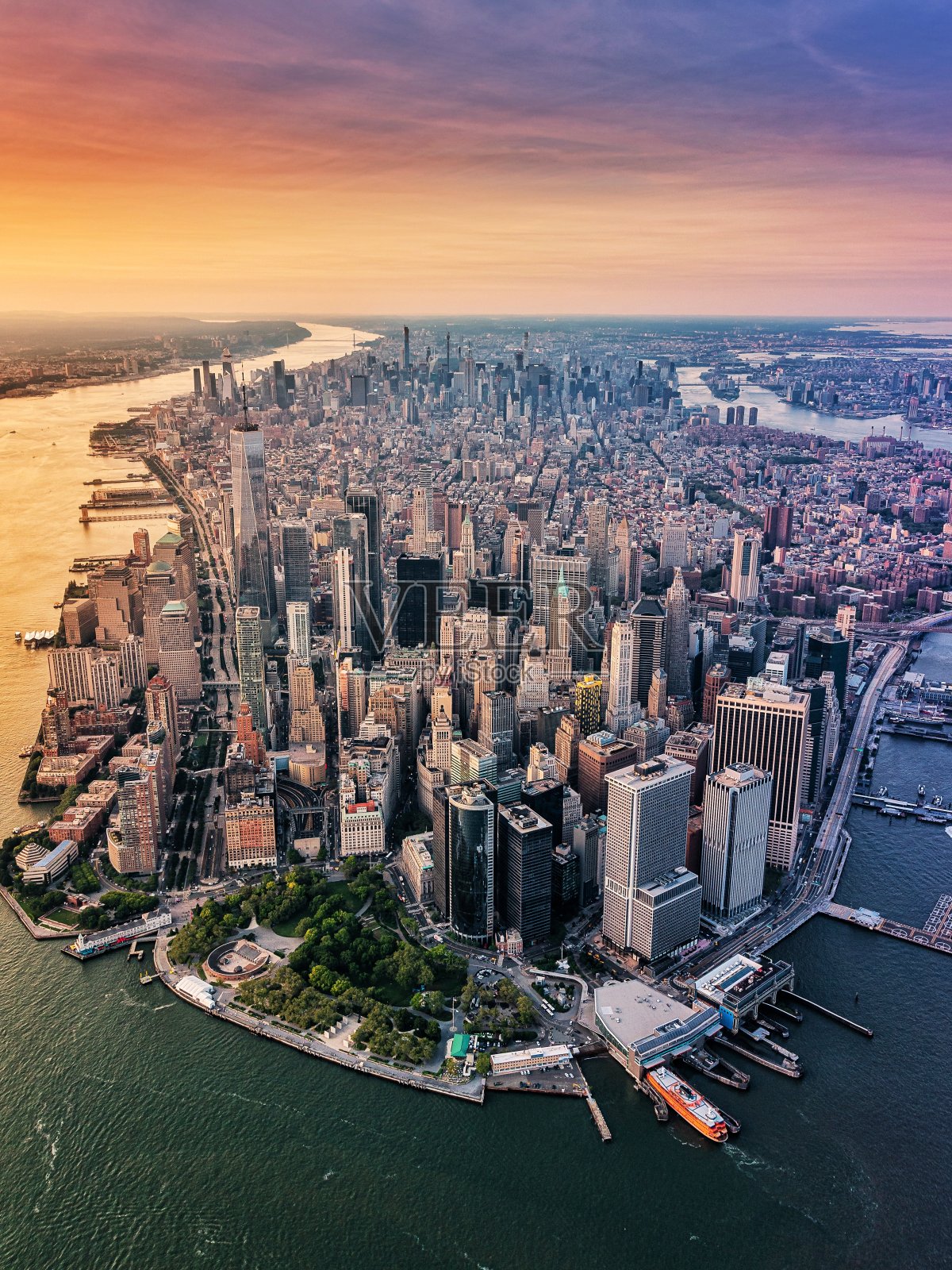 日落时的城市景观的高角度视图照片摄影图片