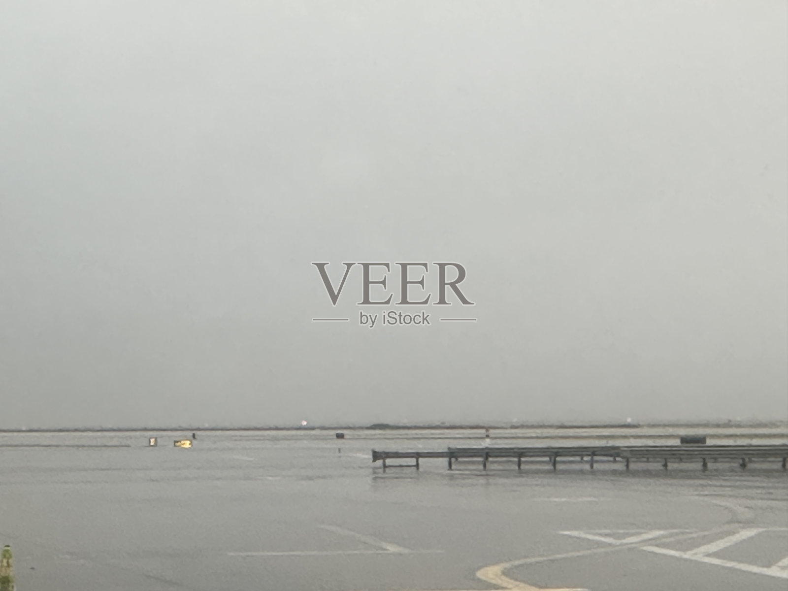 机场风暴照片摄影图片