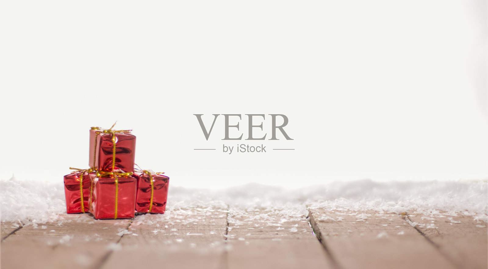 白色背景下的圣诞装饰特写照片摄影图片