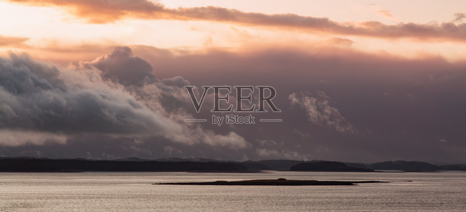 阿拉斯加海岸壮观的日出。自然背景照片摄影图片