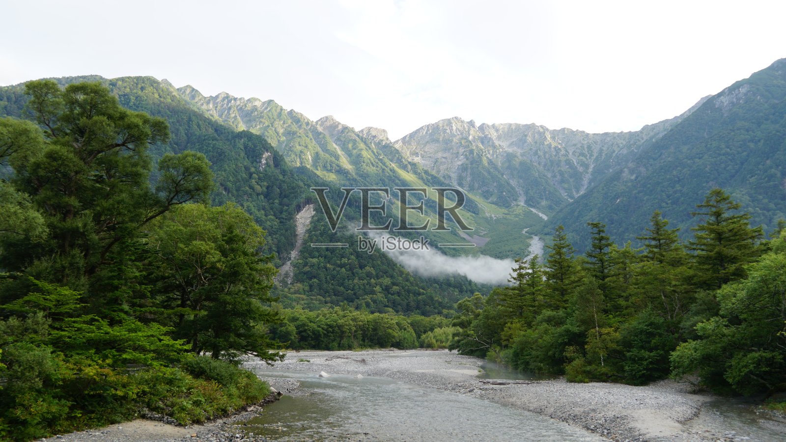 日本长野县上高知县附近的Yake山照片摄影图片