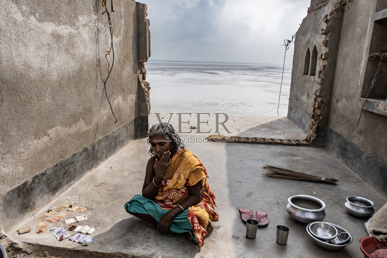侵蚀带走了三世涧100多人的家园。照片摄影图片