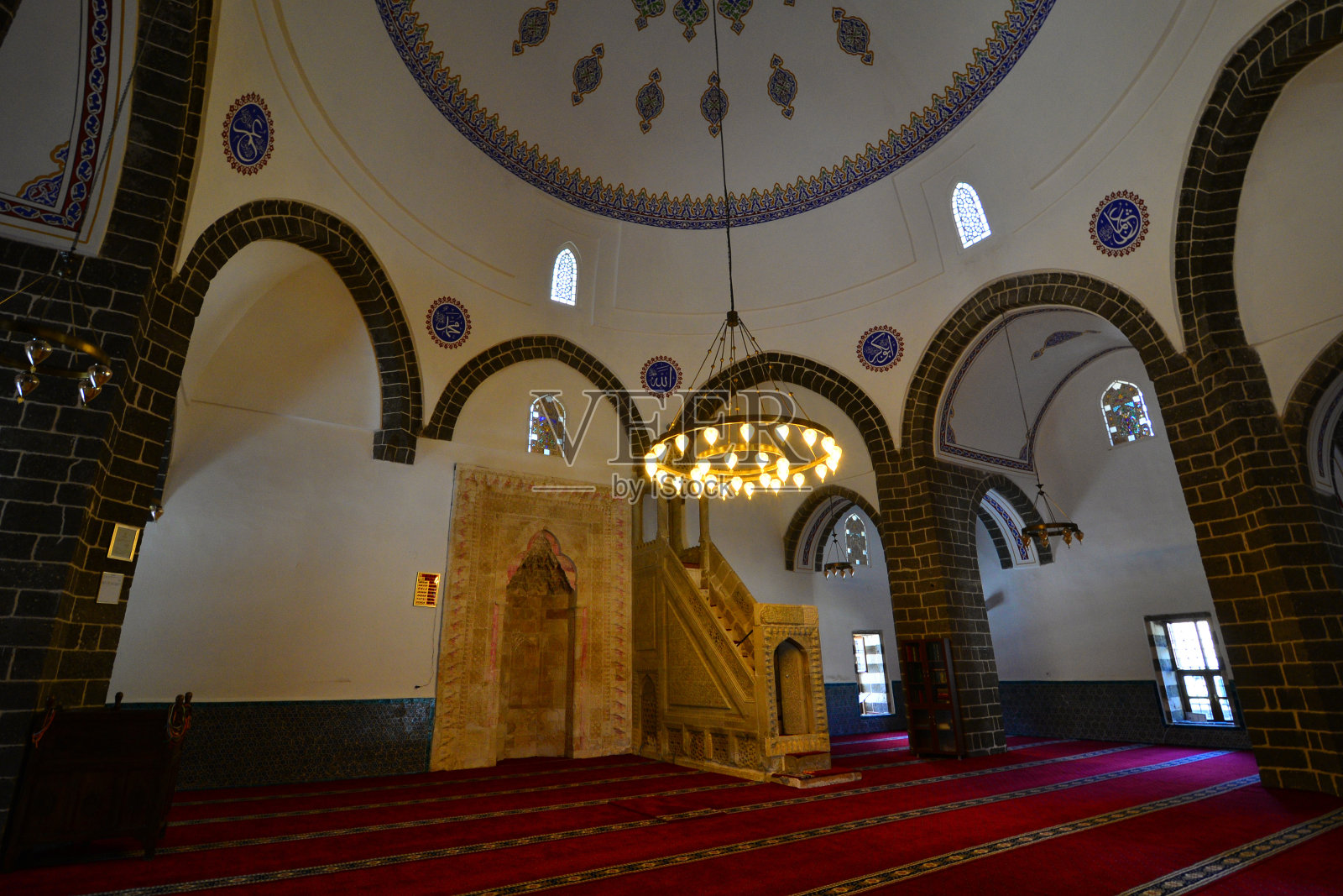 Parli Safa清真寺位于土耳其迪亚巴克尔，建于1478年。照片摄影图片