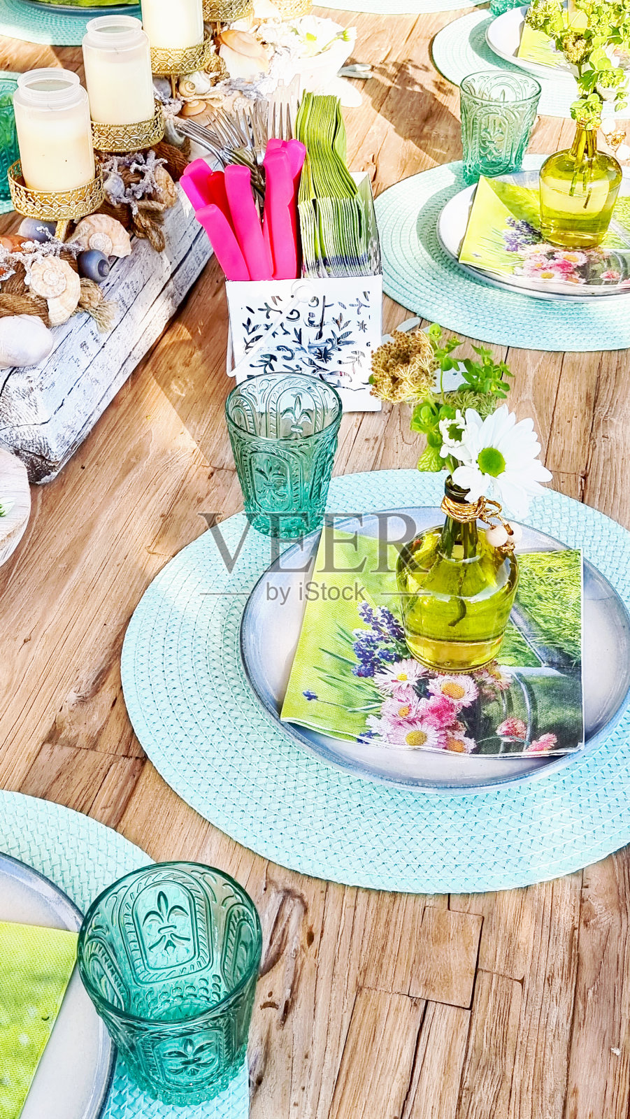 美丽的夏日餐桌装饰照片摄影图片