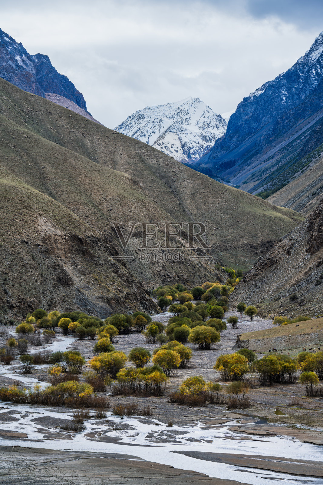 中国新疆217国道杜库公路沿线风景照片摄影图片