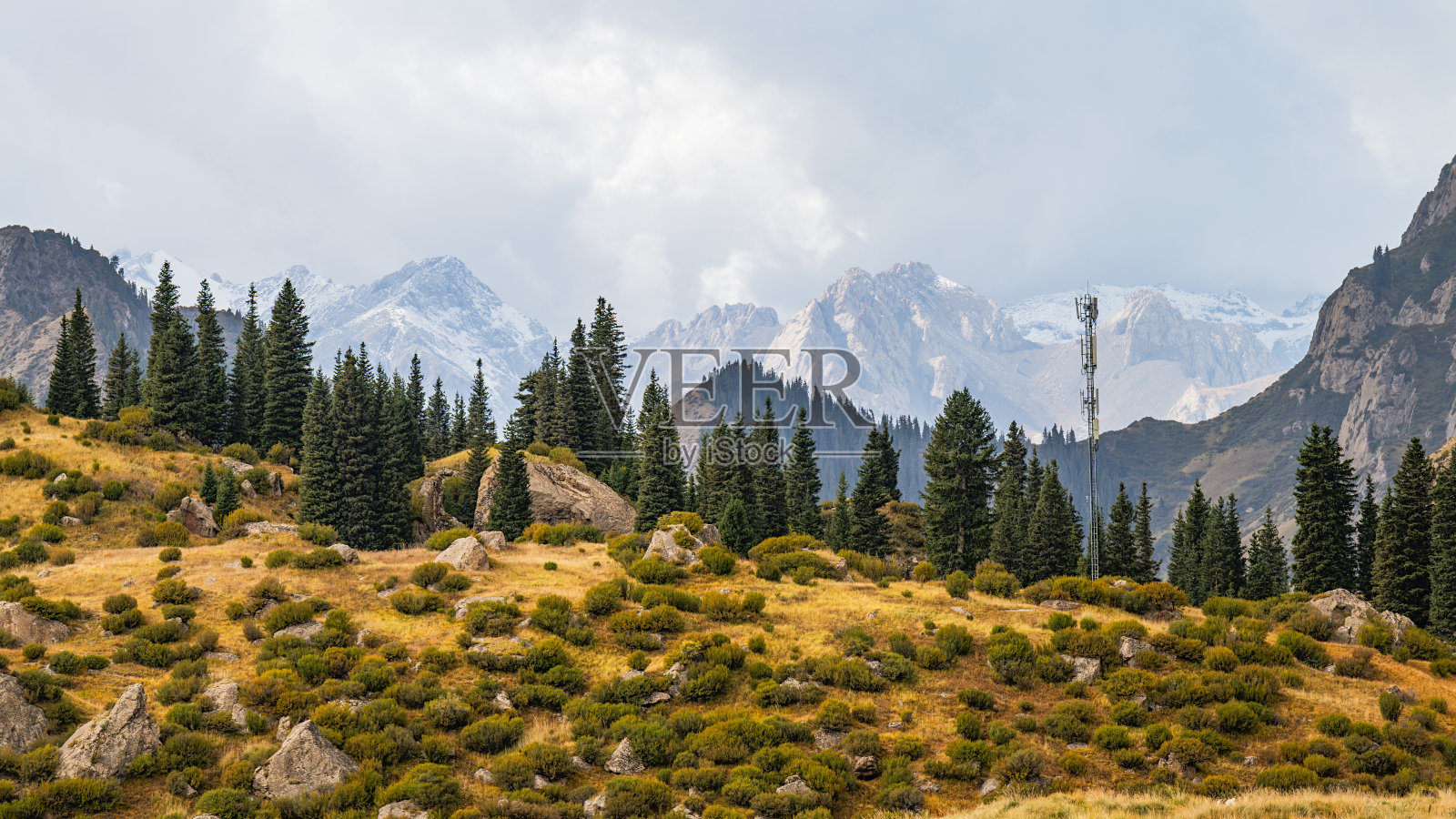 217国道杜库公路上的大龙池风景照片摄影图片