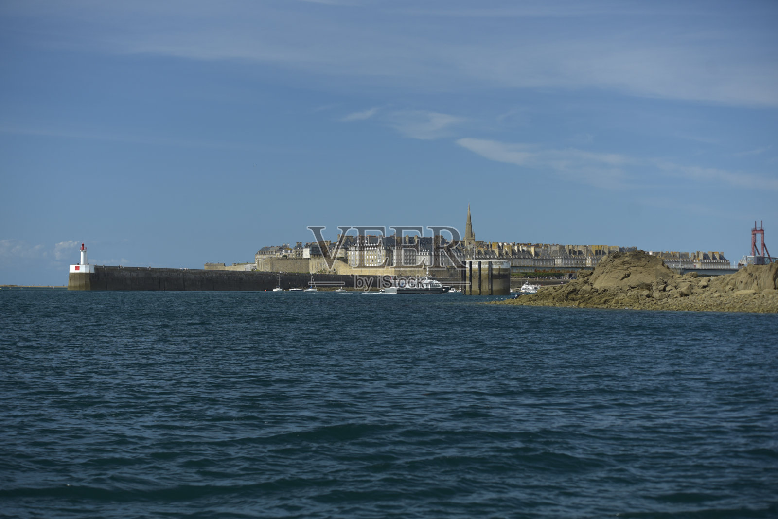 到达圣马洛港照片摄影图片