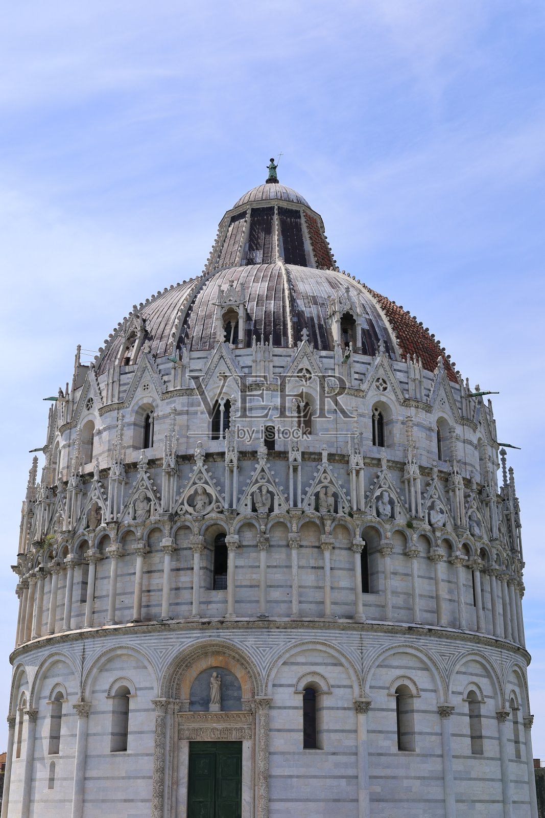 比萨老城阳光明媚的春日照片摄影图片