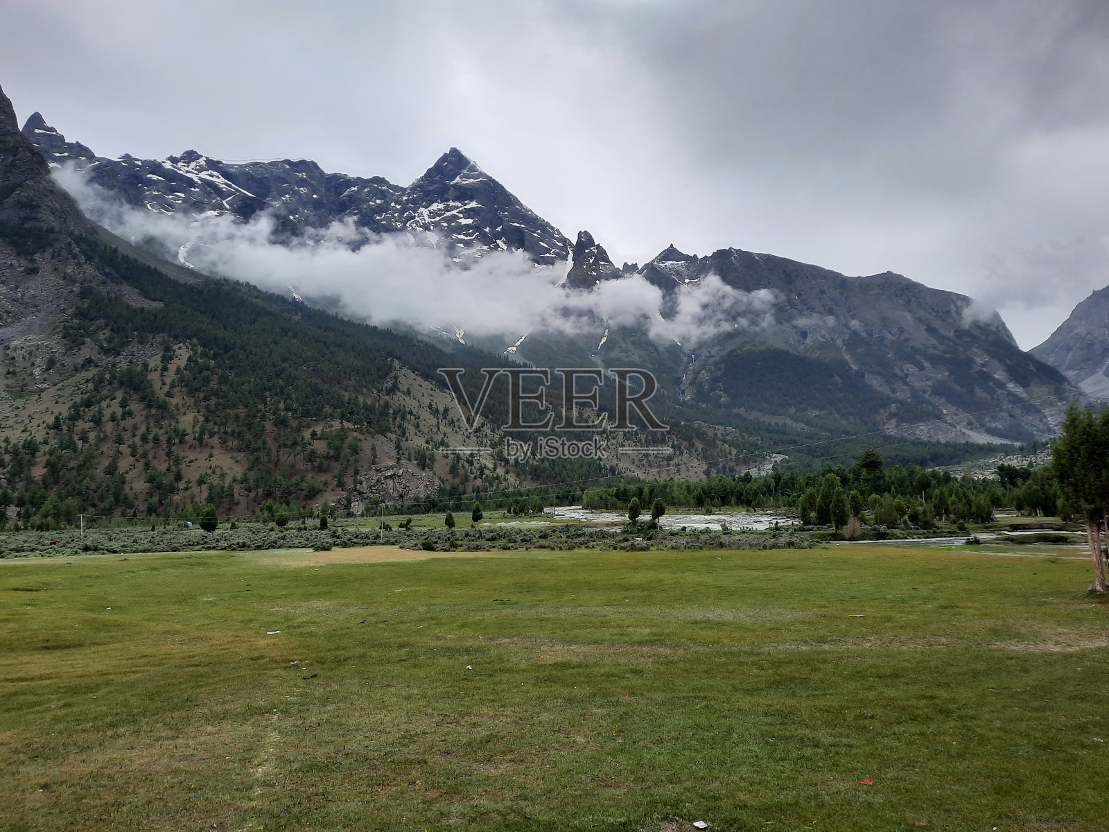 巴基斯坦斯卡都巴朔山谷美丽雄伟的景色。照片摄影图片