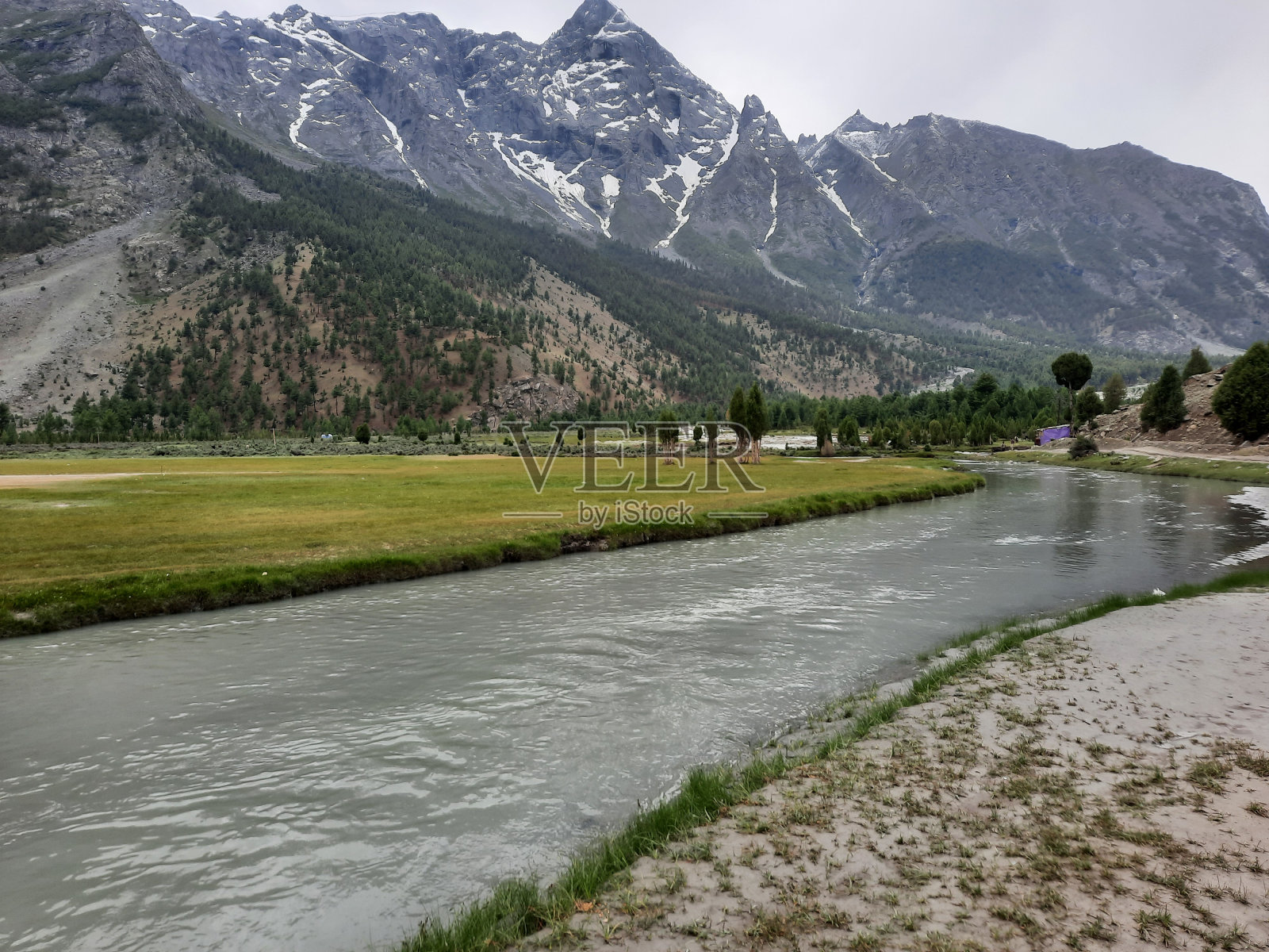 巴基斯坦斯卡都巴朔山谷美丽雄伟的景色。照片摄影图片