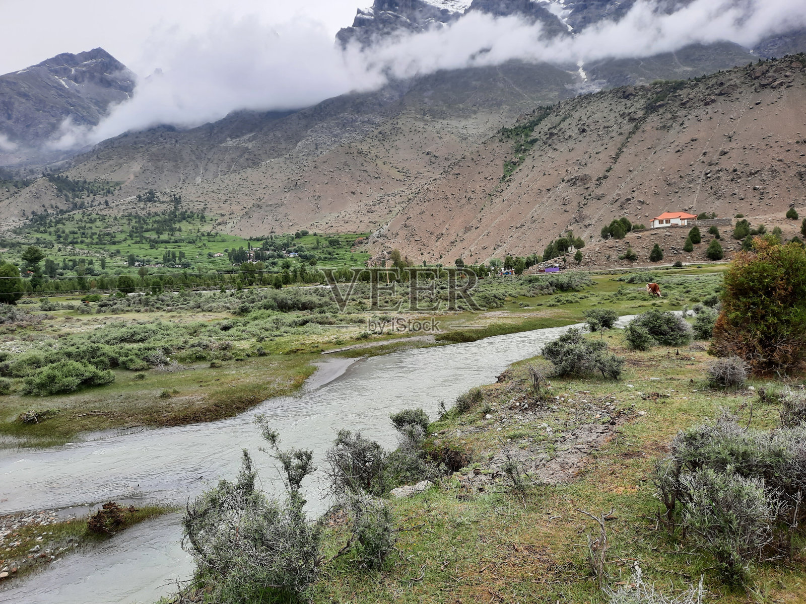 巴基斯坦斯卡都巴朔山谷美丽雄伟的景色。照片摄影图片