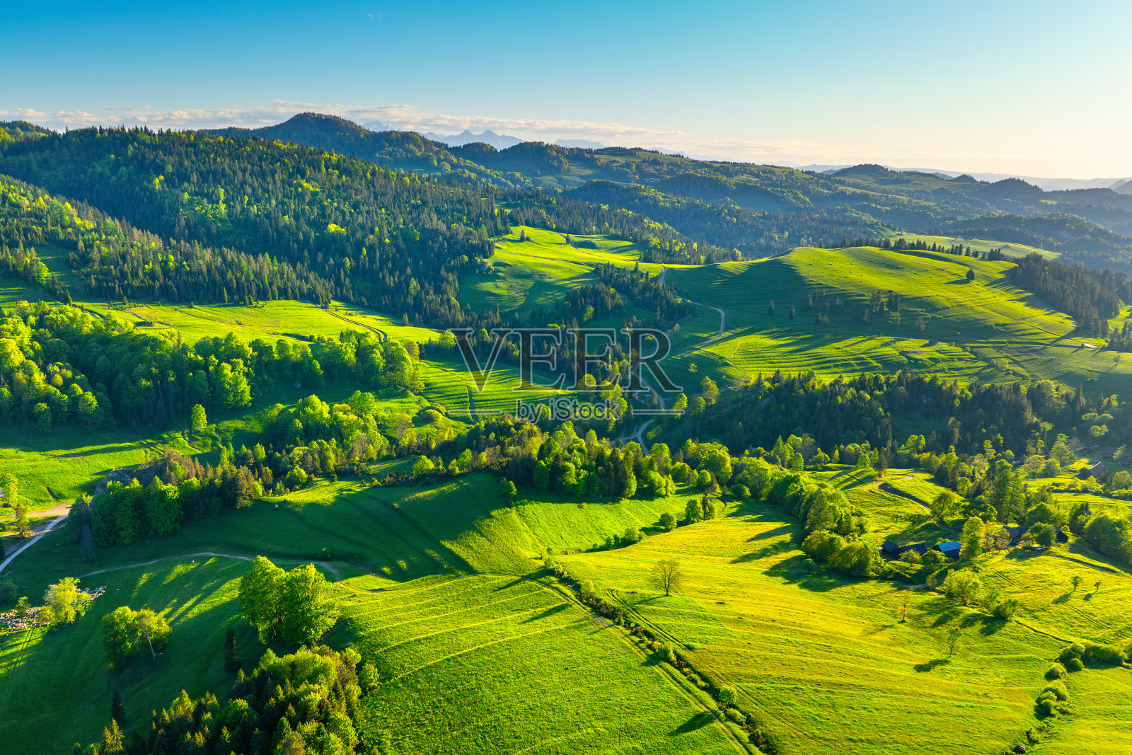 位于塔特拉山脉脚下的皮尼尼国家公园的山景照片摄影图片