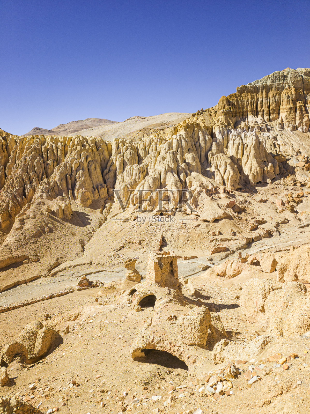 西藏的庆隆登古尔姆哈尔历史遗址照片摄影图片