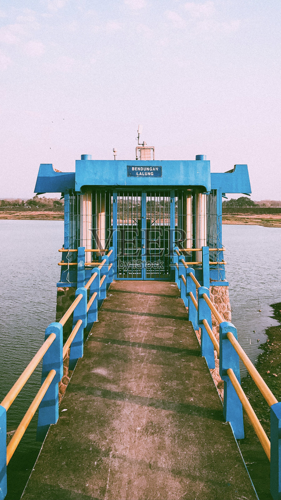 下午水库闸门照片摄影图片