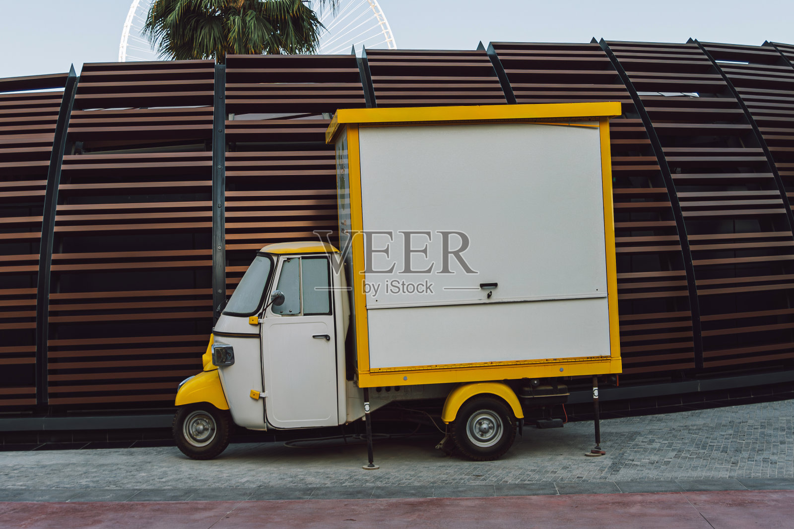 复古三轮餐车照片摄影图片