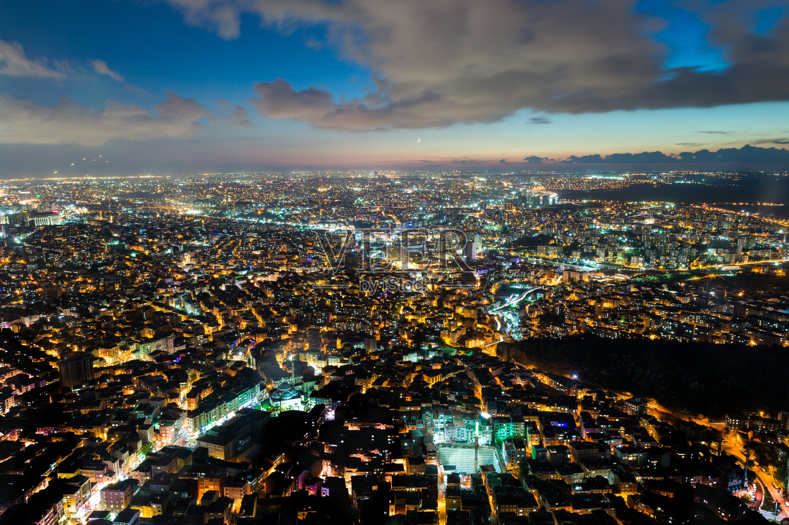 伊斯坦布尔黄昏鸟瞰图照片摄影图片