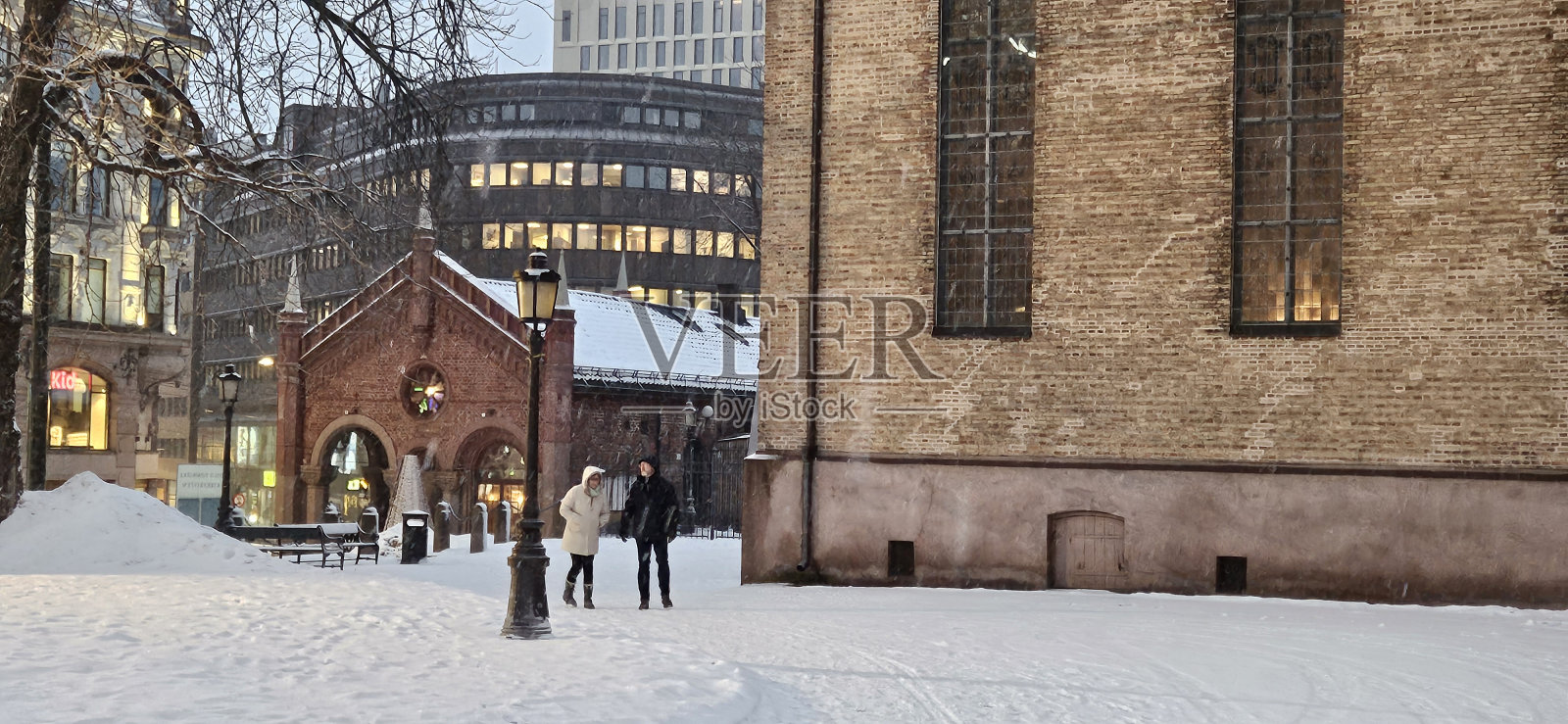 冬天下雪天的奥斯陆街头生活照片摄影图片