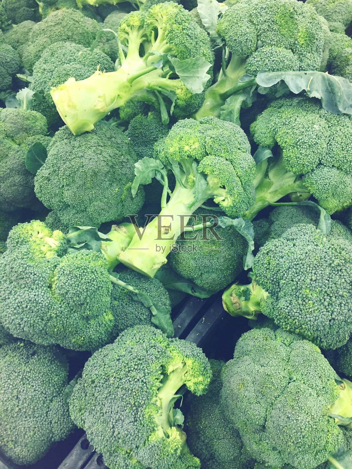 市场摊位上出售的花椰菜全画幅照片照片摄影图片