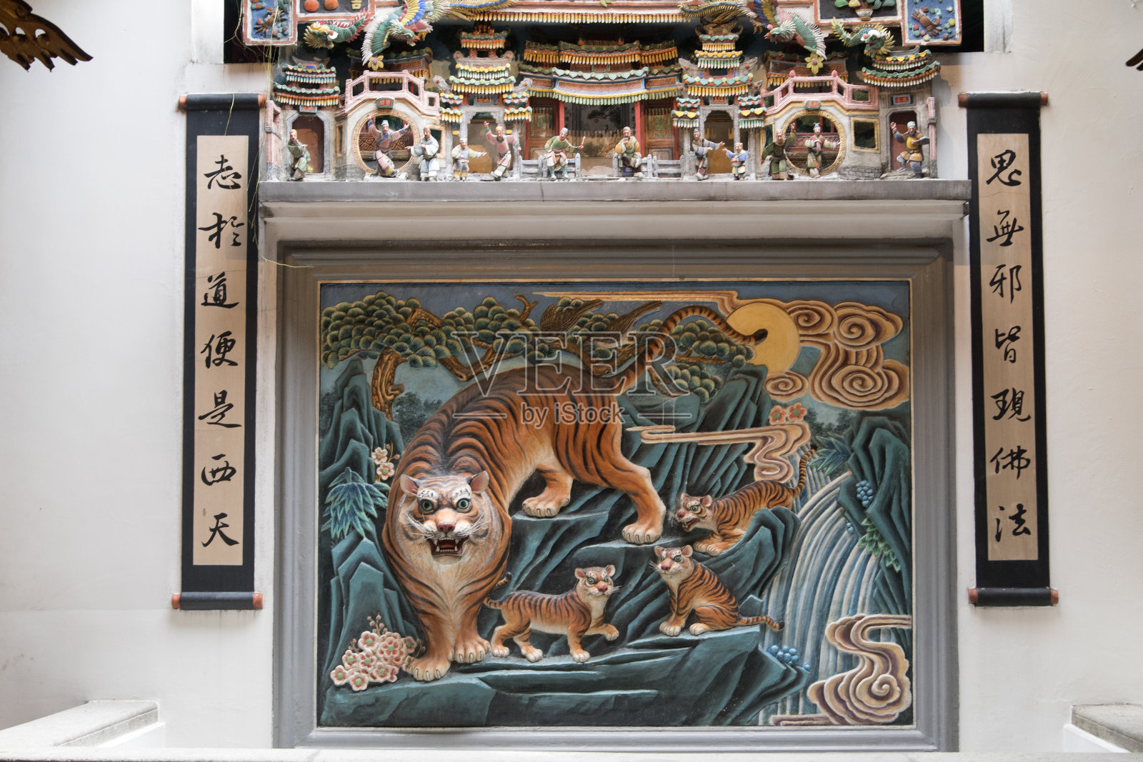 新加坡市中心的岳海清寺照片摄影图片