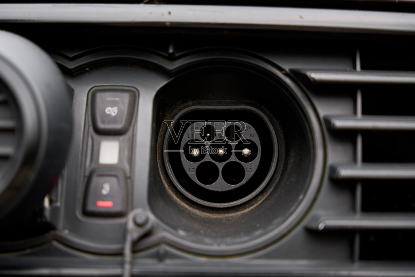 电动汽车的充电口。照片摄影图片