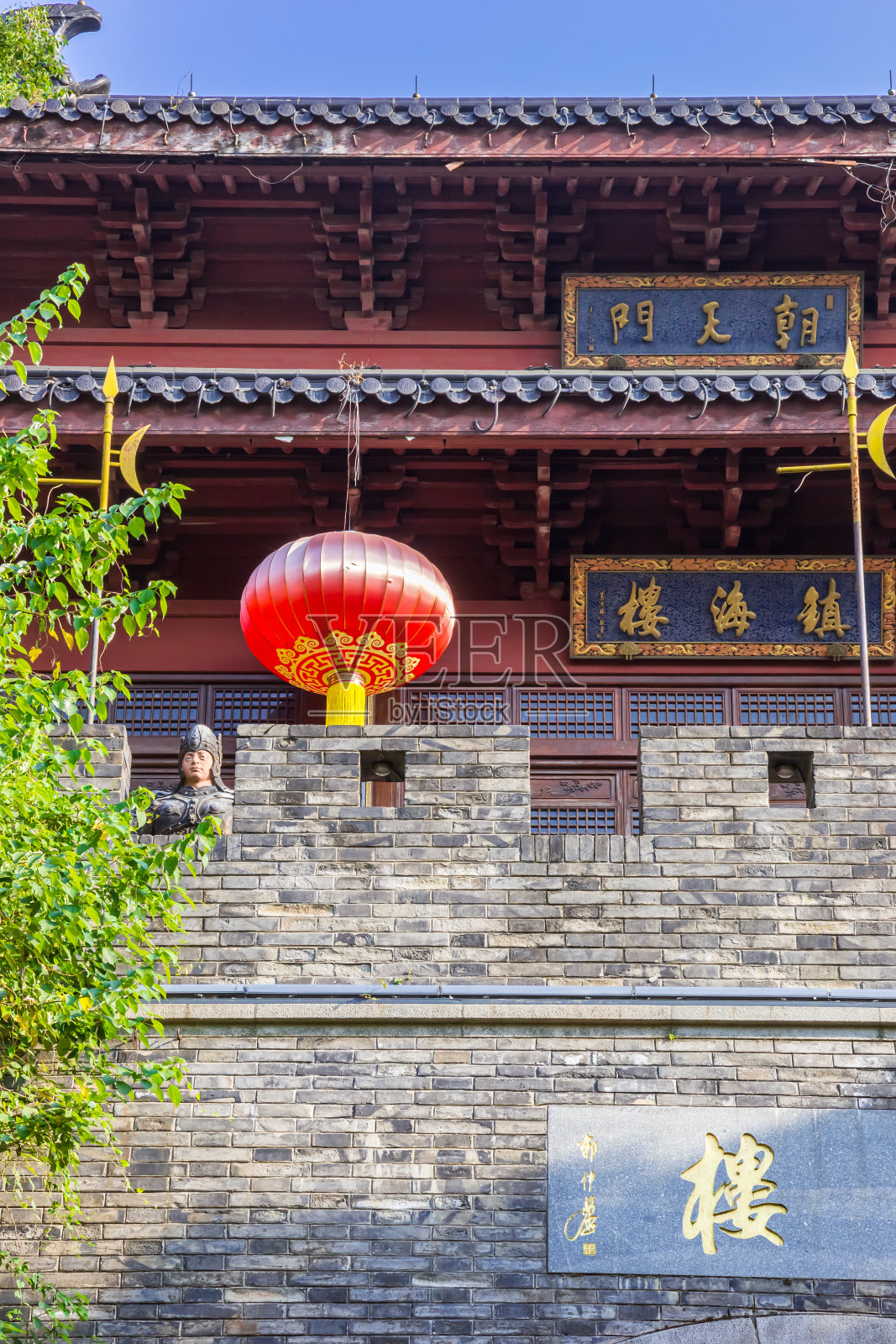 杭州鼓楼上的中国灯笼照片摄影图片