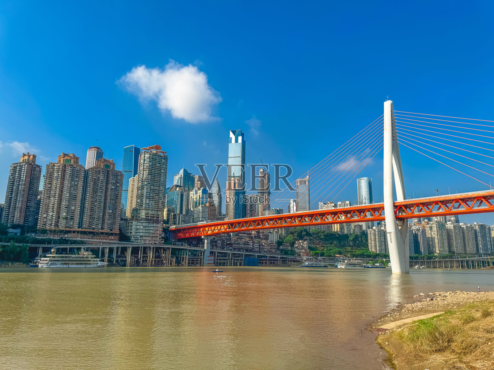 嘉陵江大桥和重庆天际线照片摄影图片