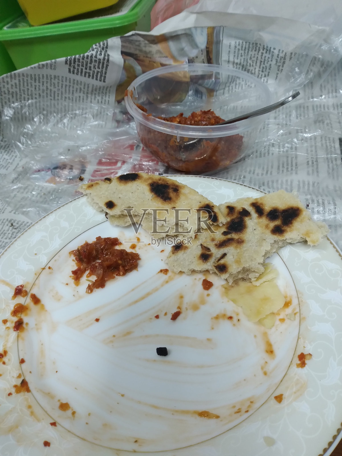 脏盘子照片摄影图片