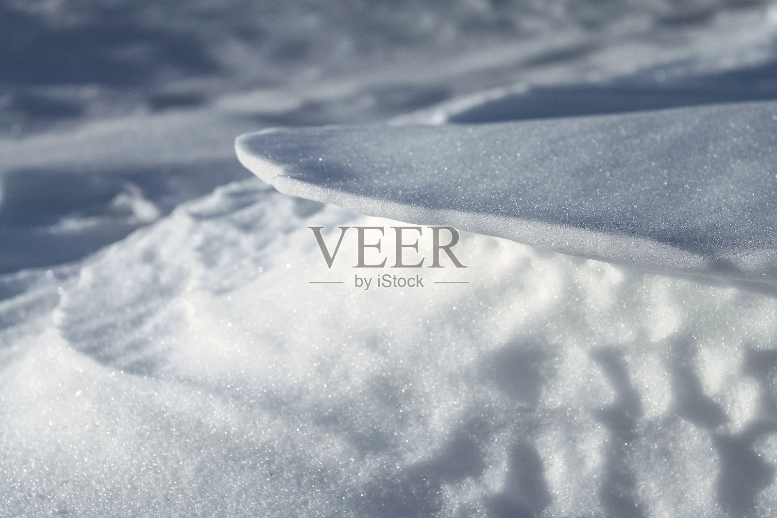 雪和一层冰的特写照片摄影图片