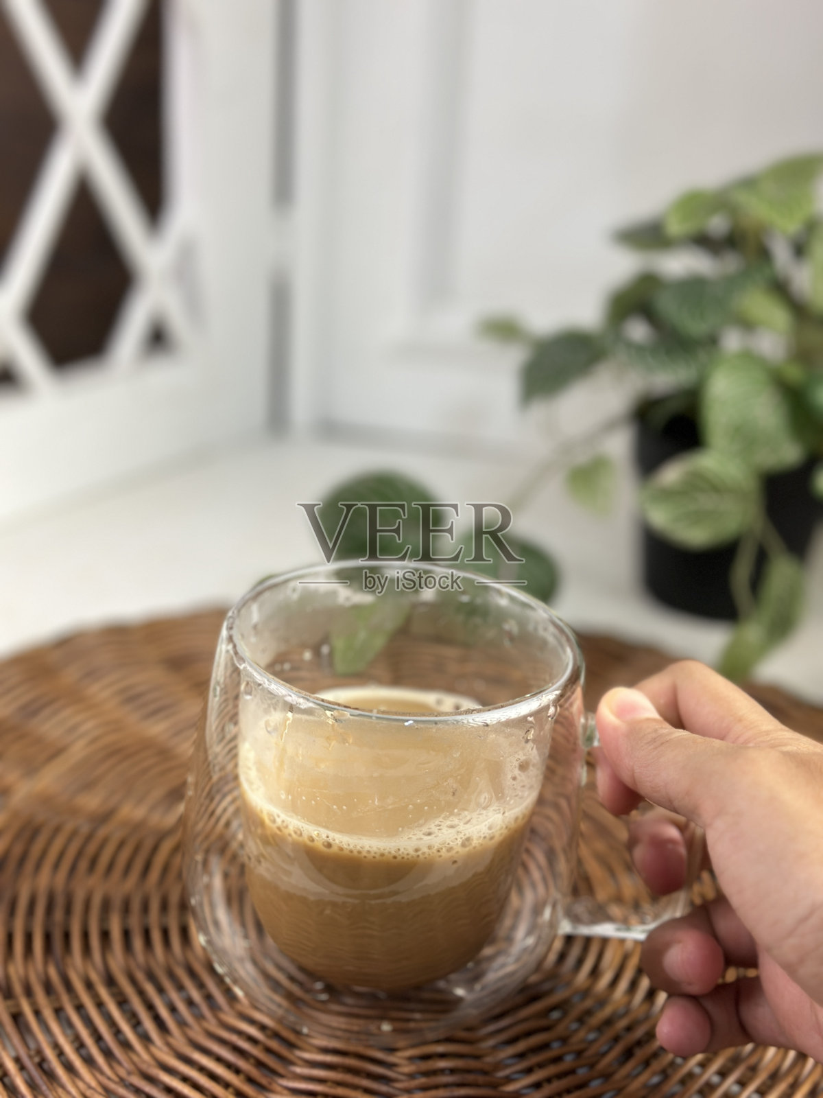 早餐或休息时喝一杯热咖啡照片摄影图片