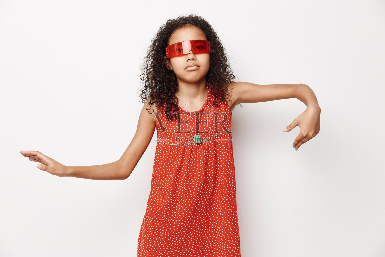 年轻女子可爱的童年肖像背景女女孩女孩人背景小孩漂亮的小美女孩子照片摄影图片