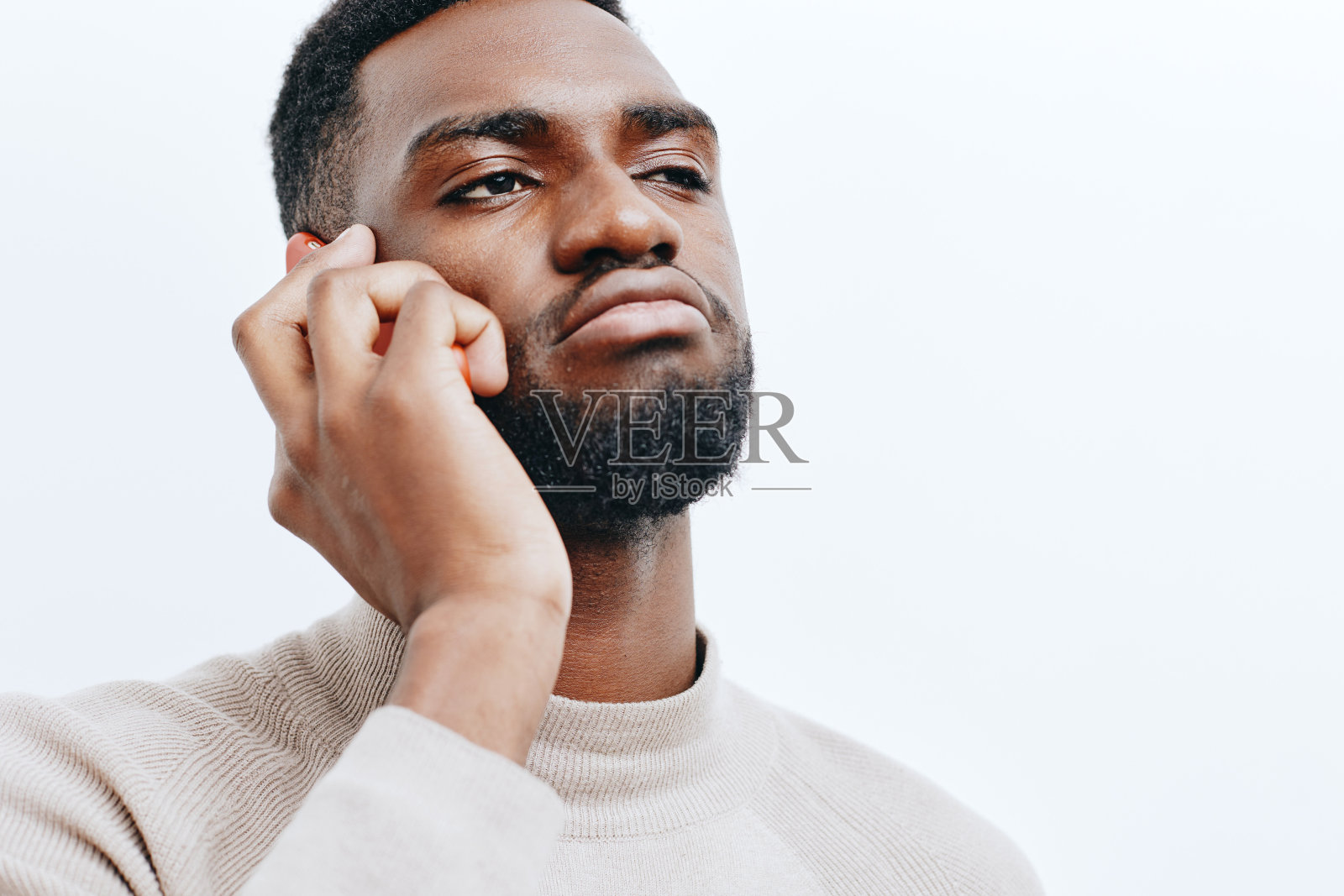 男人快乐微笑科技商人手机黑色商务手机年轻非洲人照片摄影图片