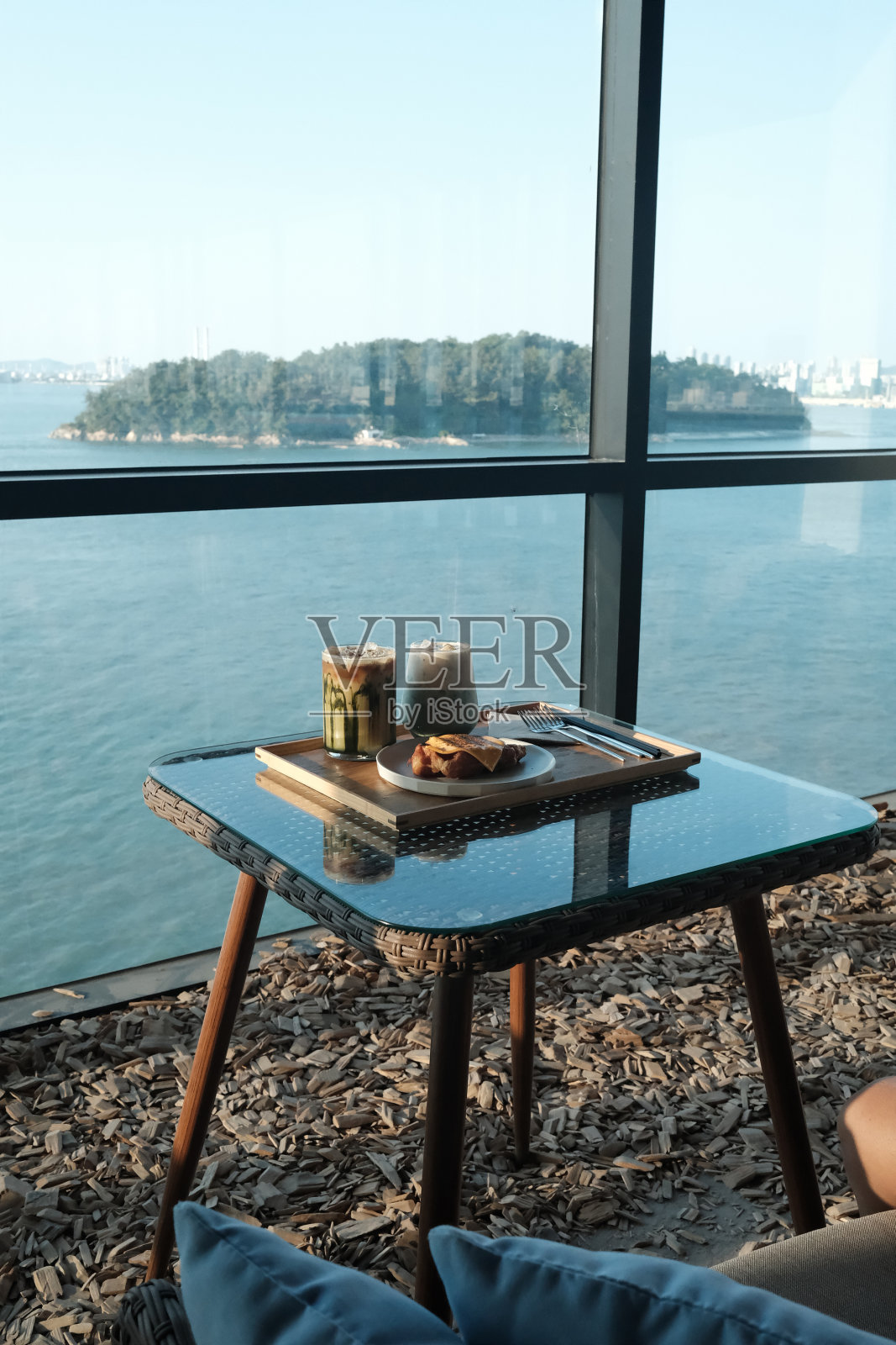 拿铁咖啡在仁川的水域照片摄影图片