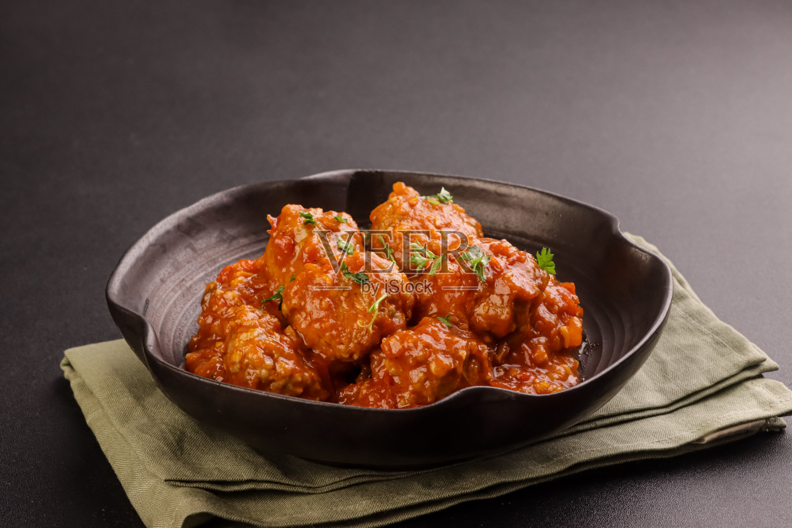 Albondigas是番茄酱肉丸。(西班牙语肉丸)照片摄影图片