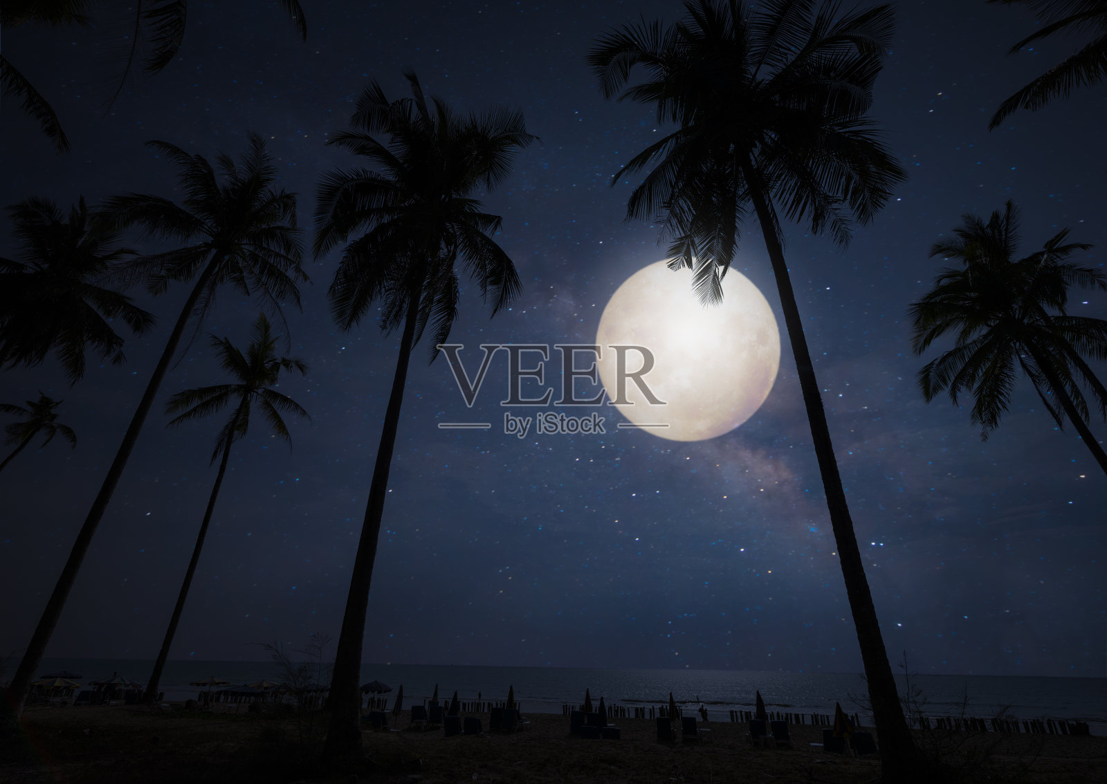 热带海滩的满月照片摄影图片