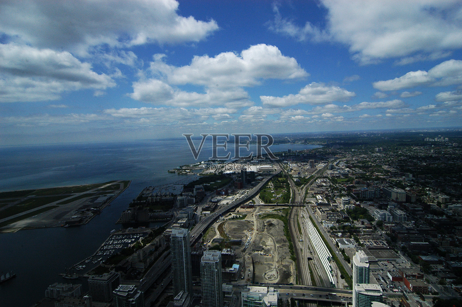 从加拿大国家电视塔顶部俯瞰照片摄影图片