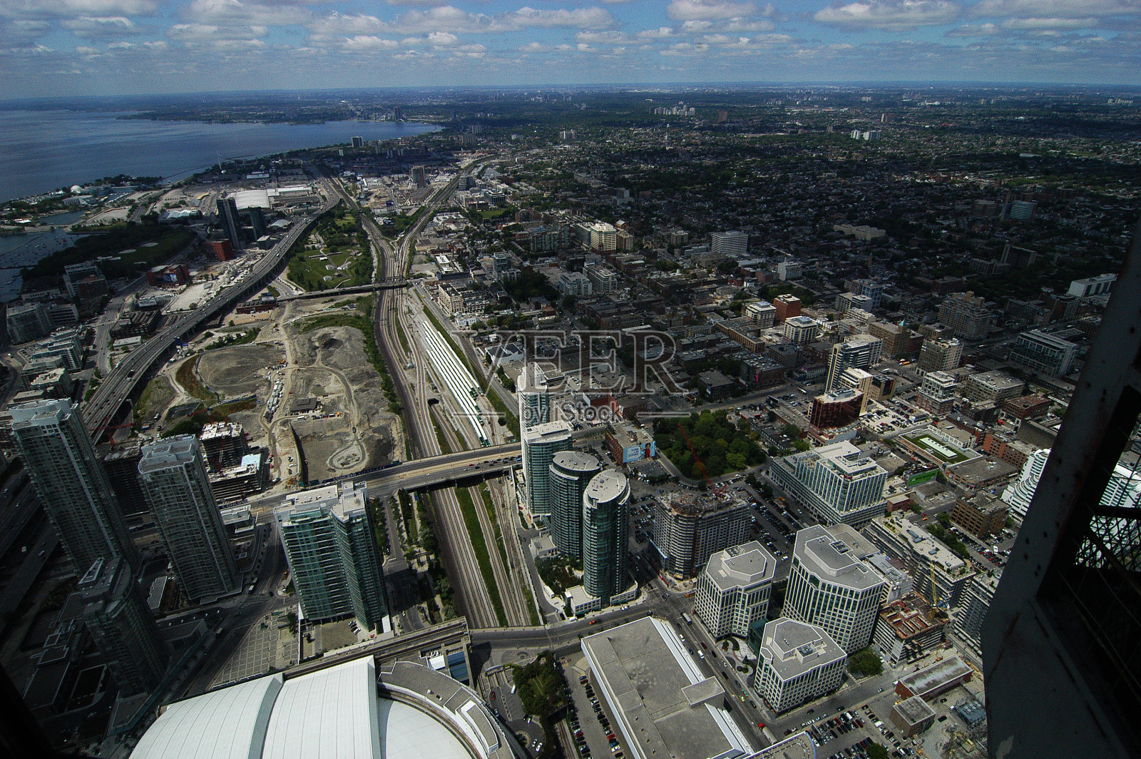 从加拿大国家电视塔顶部俯瞰照片摄影图片