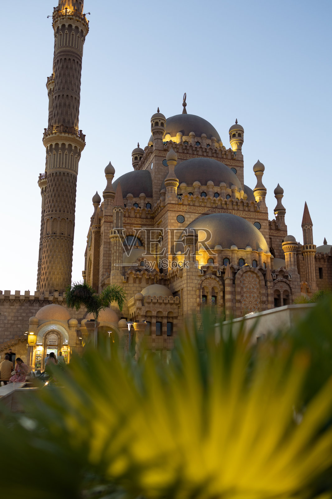 埃及沙姆沙伊赫的萨哈巴清真寺景色，伊斯兰宗教和建筑，埃及地标，日落时分埃及沙姆沙伊赫的萨哈巴清真寺（穆斯塔法清真寺）照片摄影图片