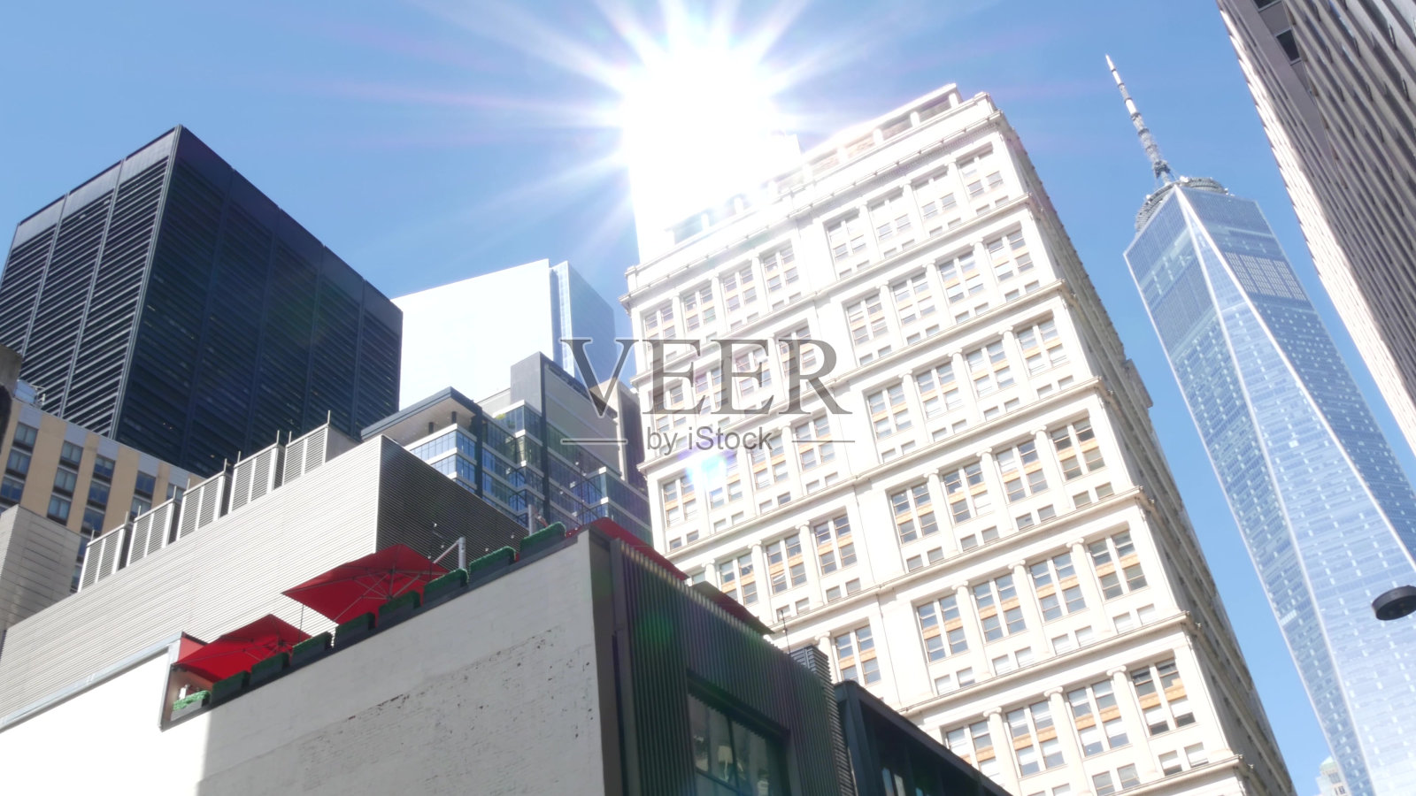 纽约市曼哈顿，市中心金融区。美国富尔顿街的纽约世界贸易中心照片摄影图片