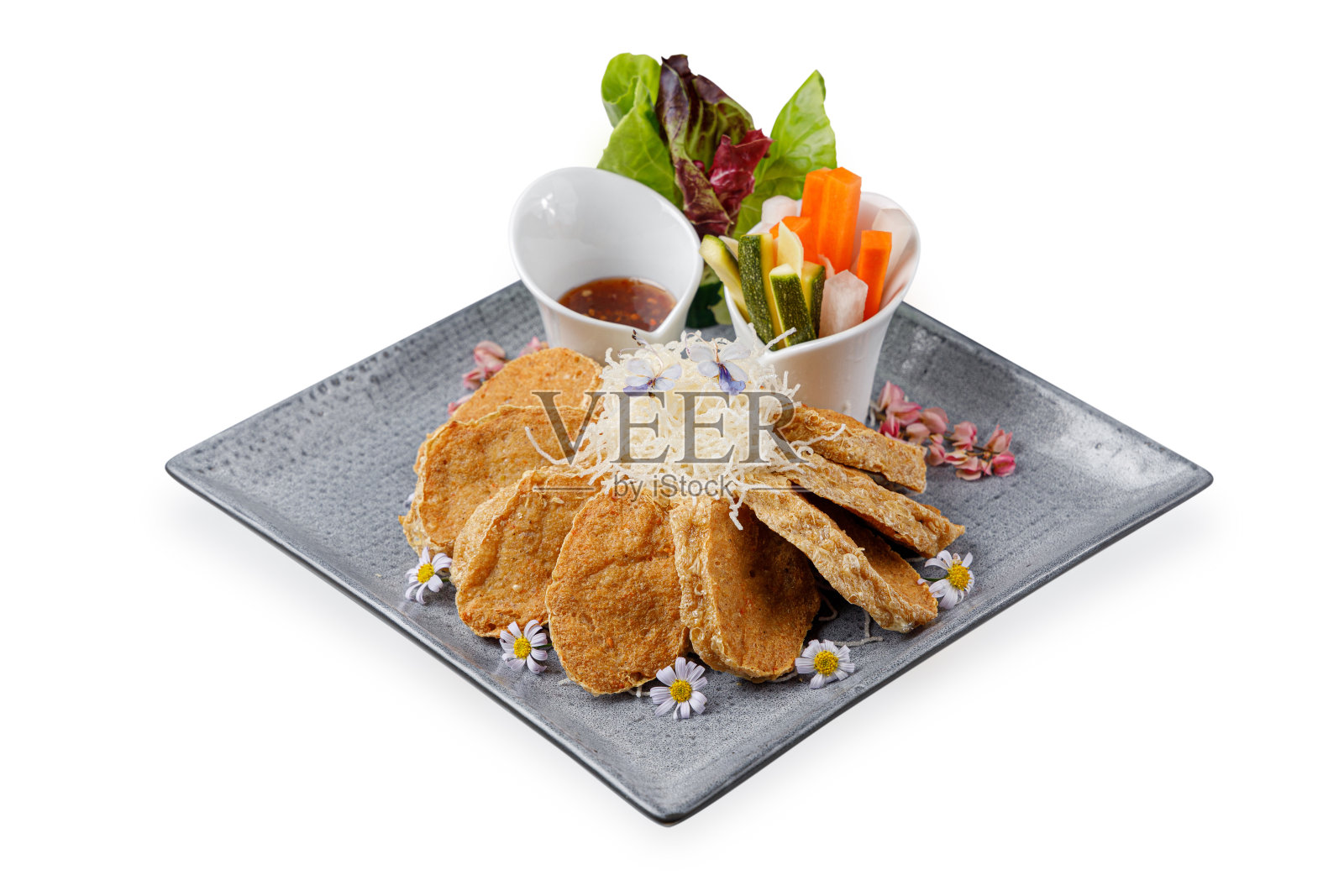 海强是炸虾卷或虾球。中国传统烹饪理念。饺子点心照片摄影图片