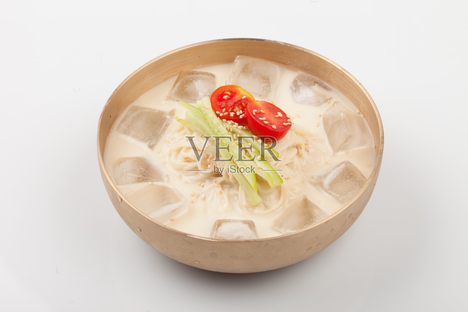 豆汤面。在夏天，人们主要把它和冰一起吃。照片摄影图片